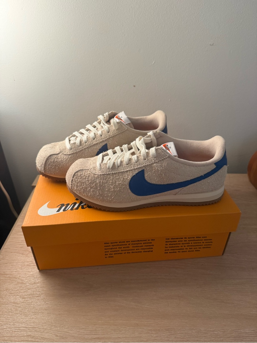NWT nike cortez vintage sanddrift game royal (women’s) size 8 - Picture 6 of 9